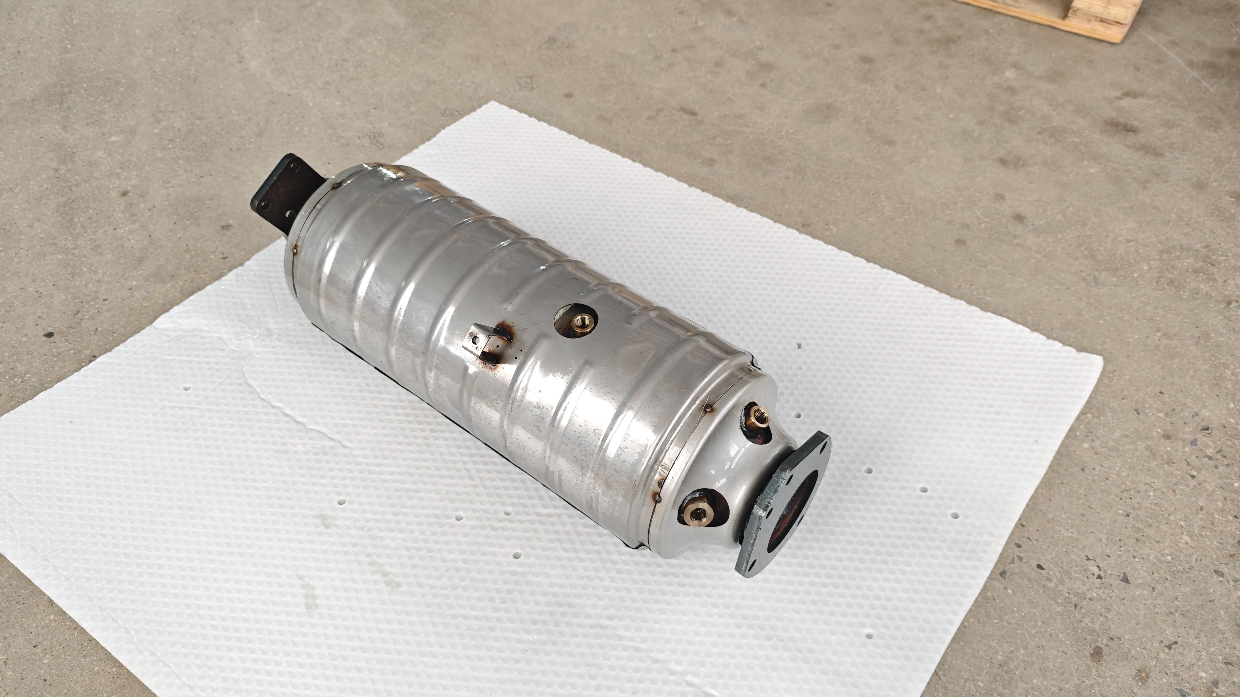EPA Approved Diesel Particulate Filter for Mitsubishi Fuso Canter FE FF ME555982