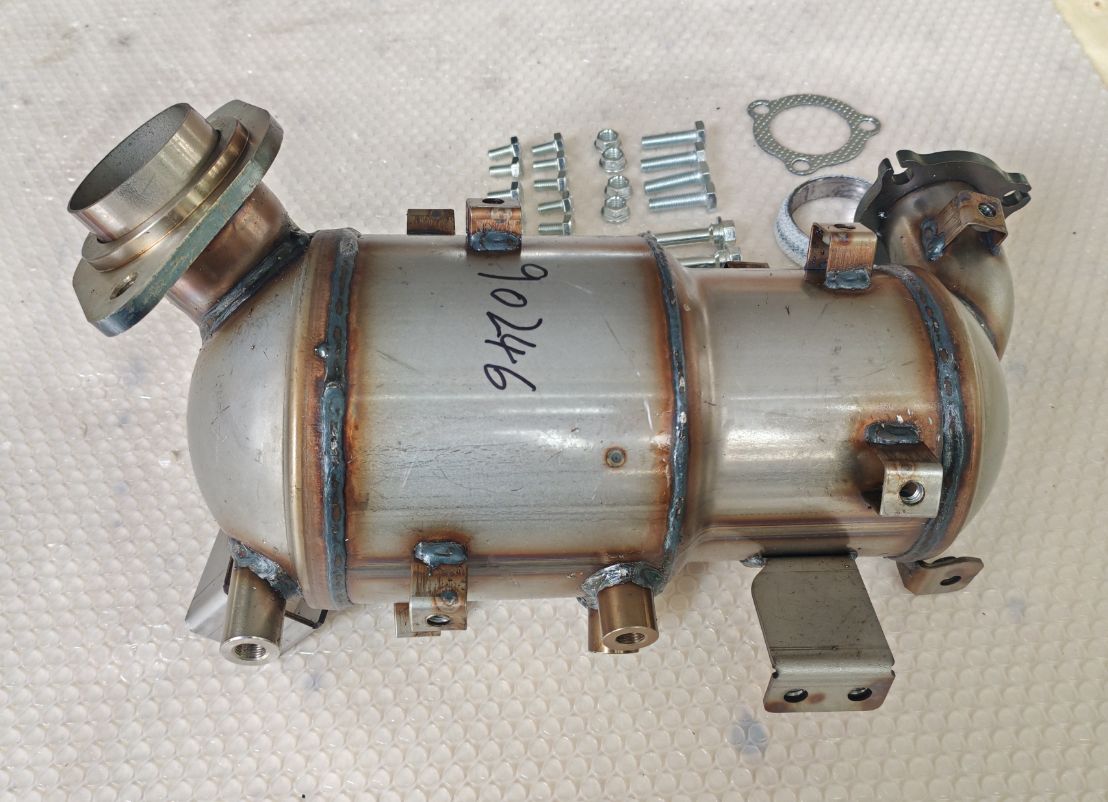 NEW Diesel particulate filter (DPF) with screws and gaskets for Toyota